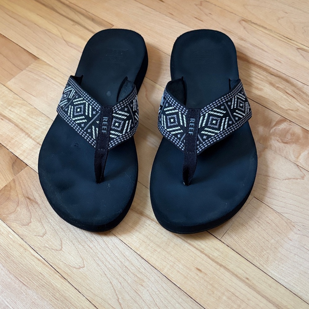 Reef spring woven women’s sandals size 8
Summer vacation poolside black white ☀️ - Picture 9 of 9